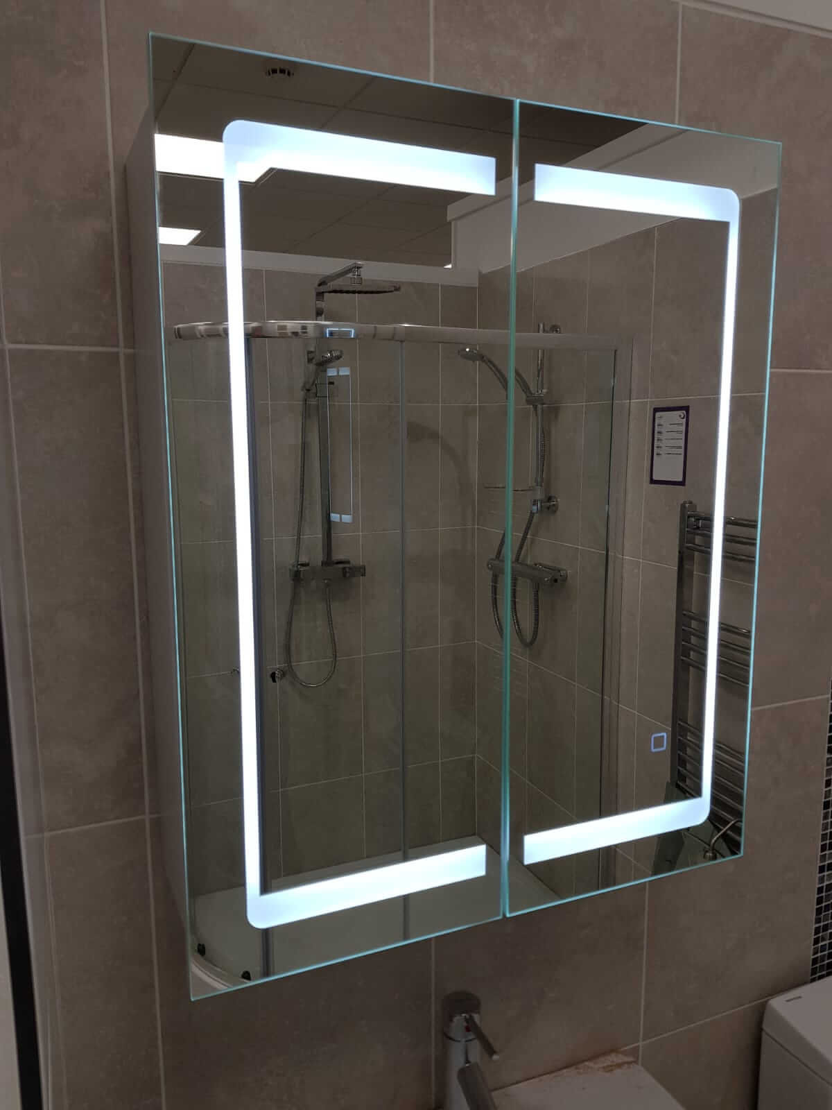 LED cabinet 2 mirror MirrorZone